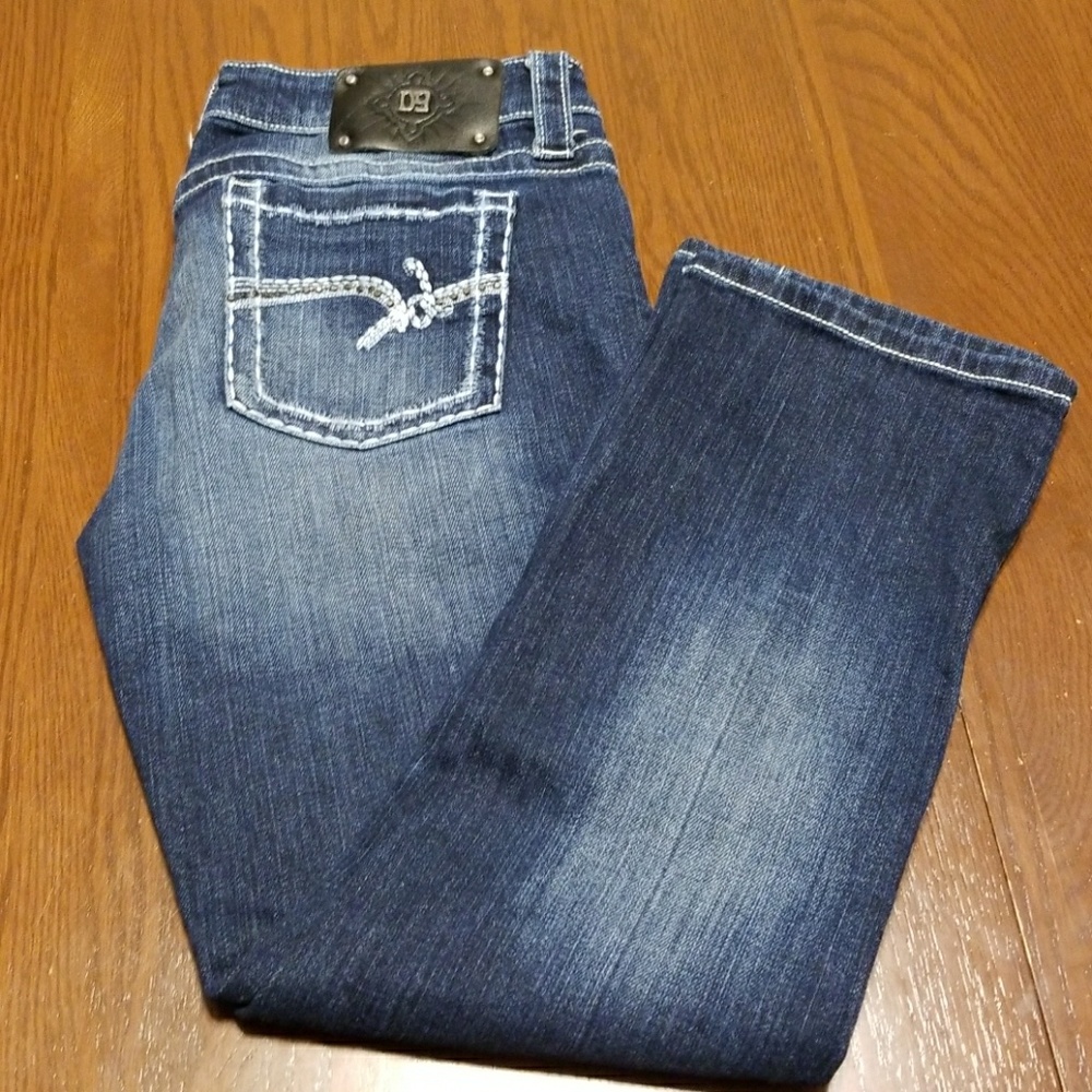 Rare D9 Rae cropped jeans or capris NWOT 28 E108